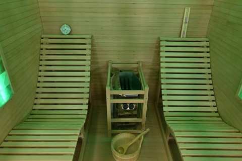 Sauna ogrodowa sucha z piecem HARVIA 8kW 180x180x190 cm 2 osobowa