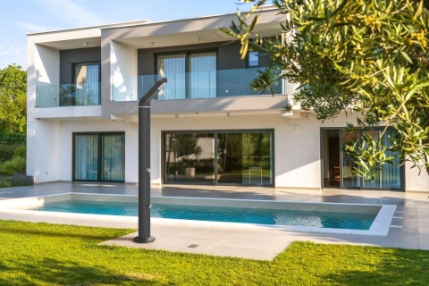 Prysznic ogrodowy solarny Gaverne 35 L aluminum srebrny Astralpool
