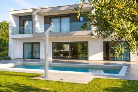 Prysznic ogrodowy solarny Gaverne 35 L aluminum srebrny Astralpool