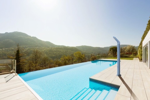 Prysznic ogrodowy solarny Gaverne 35 L aluminum niebieski Astralpool