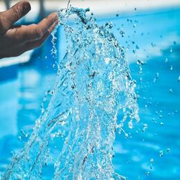 Jak utrzymać czystą wode w basenie bez pompy?